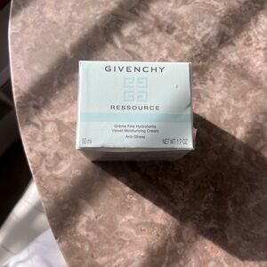 Givenchy Ressource Velvet Moisturizing Cream -